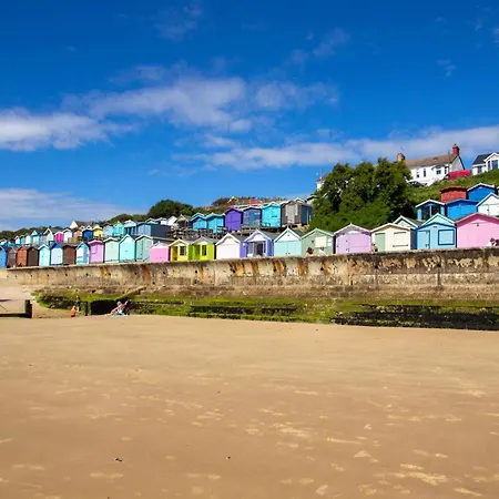 Superb Caravan With Decking And Free Wifi At Naze Marine Park Ref 17236C Walton-on-the-Naze Exterior photo