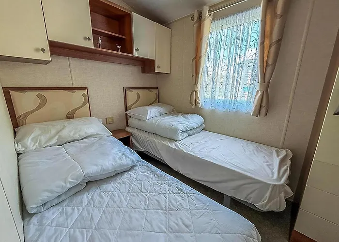Superb Caravan With Decking And Free Wifi At Naze Marine Park Ref 17236C