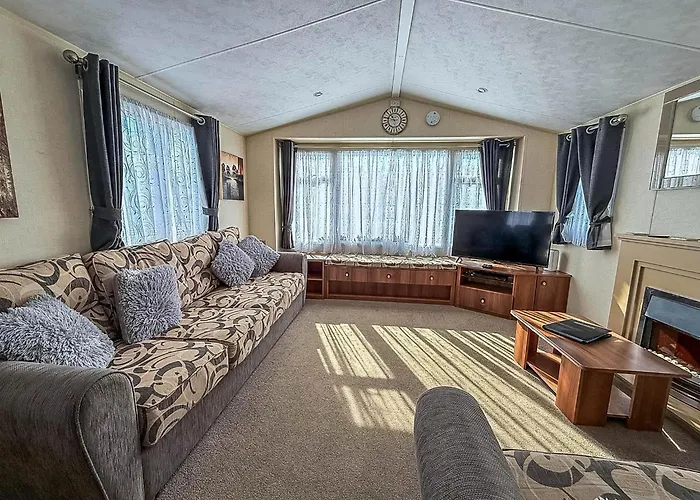 Superb Caravan With Decking And Free Wifi At Naze Marine Park Ref 17236C
