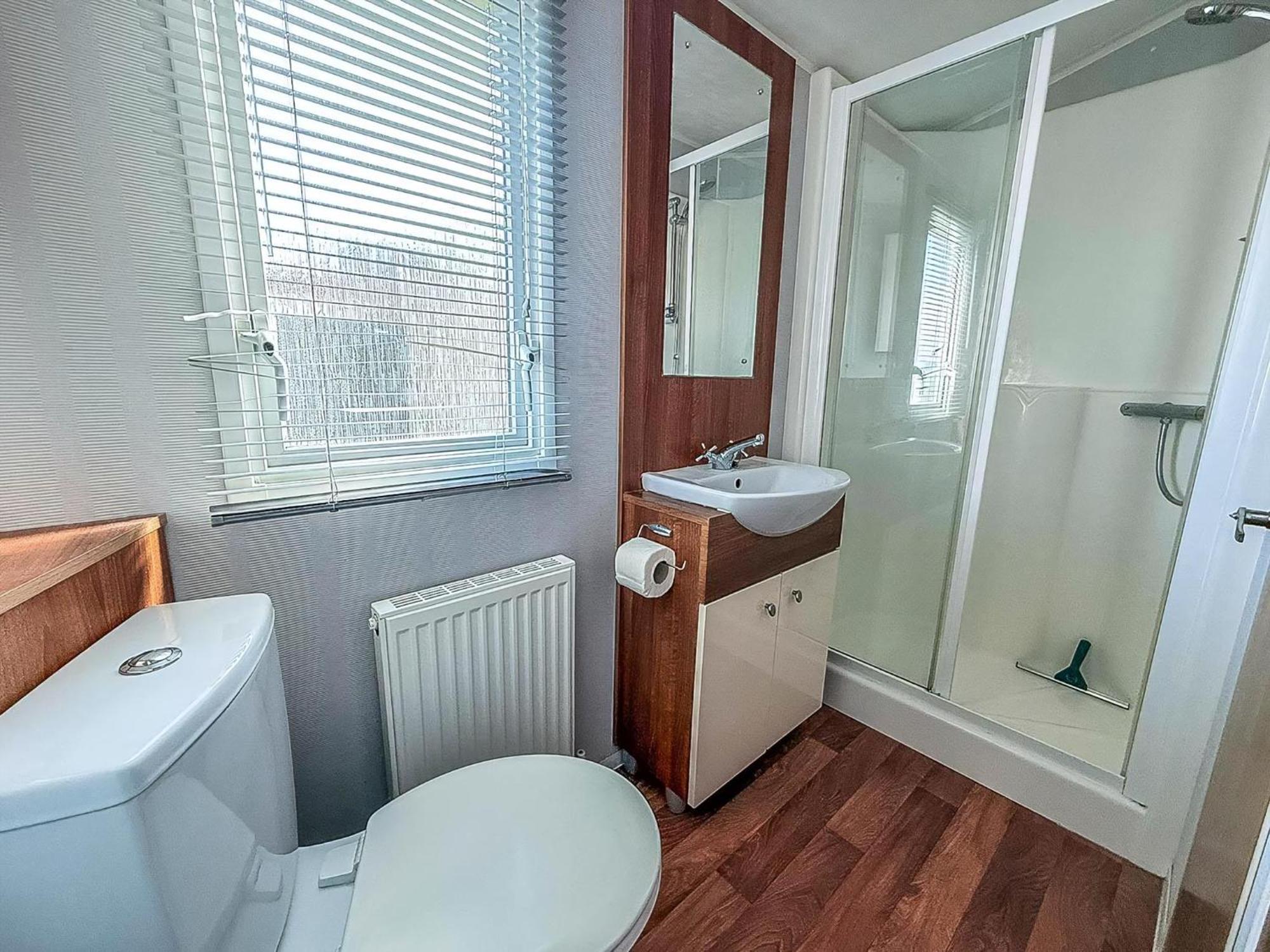 Superb Caravan With Decking And Free Wifi At Naze Marine Park Ref 17236c